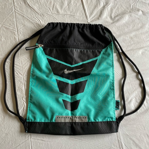 Nike Drawstring Bag - Picture 1 of 4